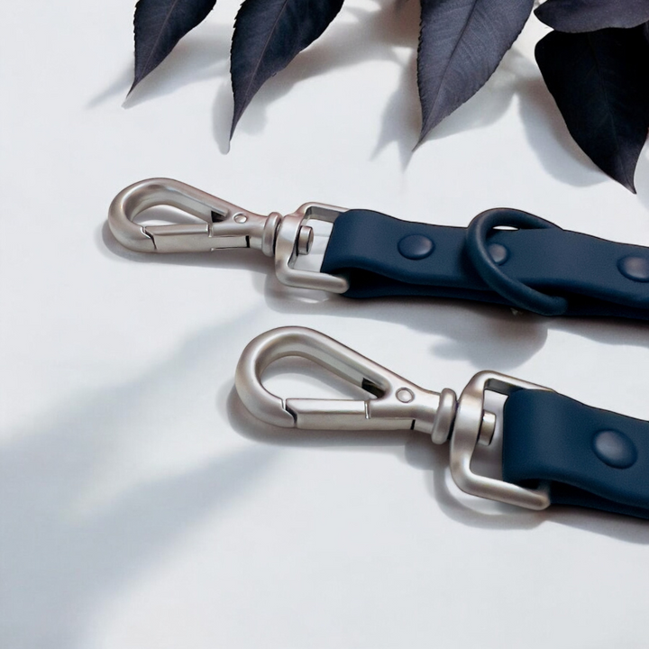 Wipeable dog lead navy