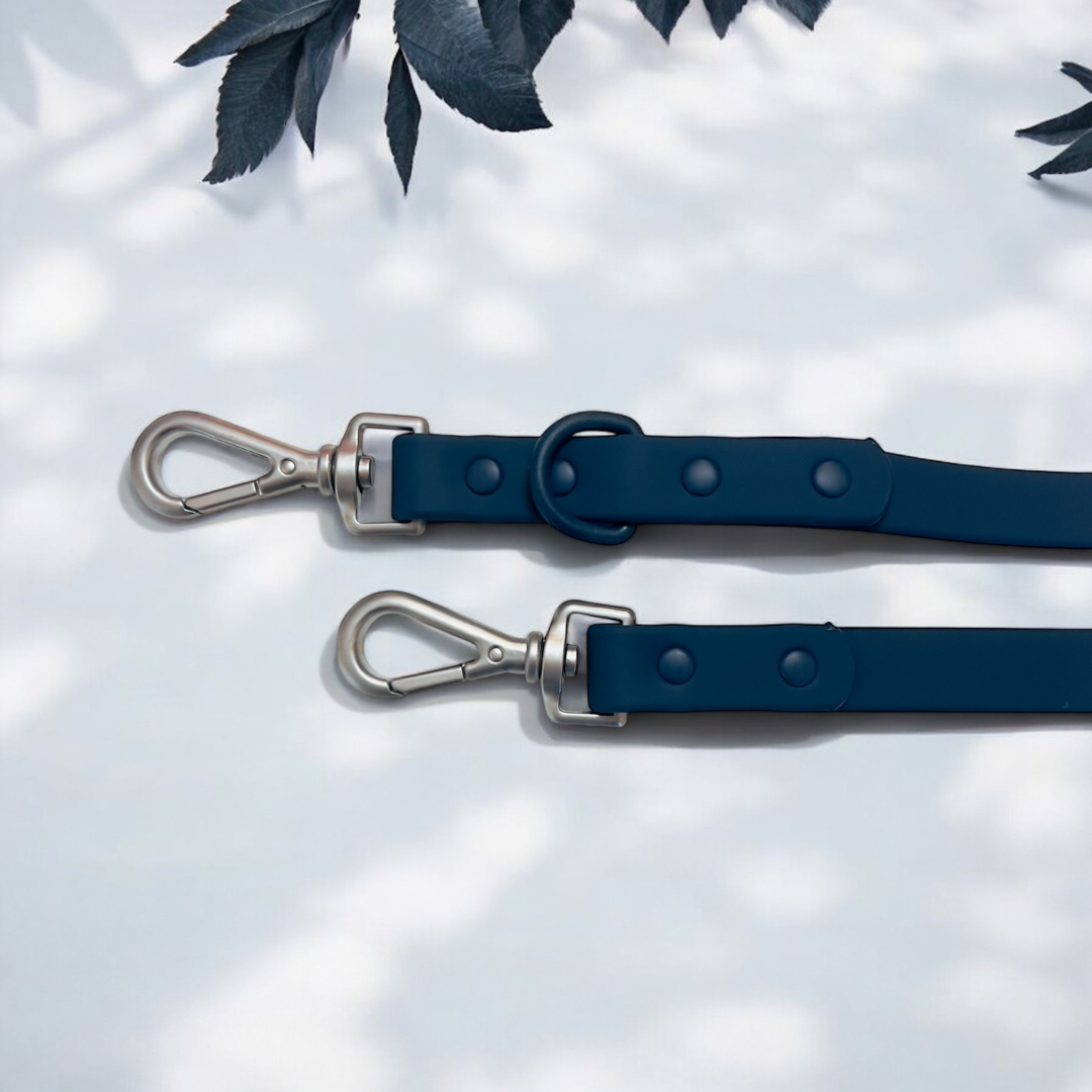 Wipeable dog lead navy