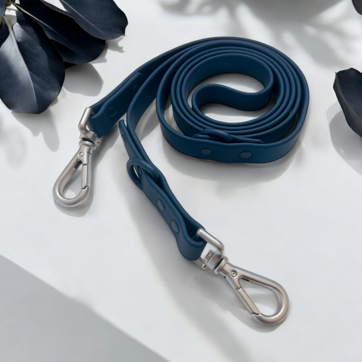 Wipeable dog lead navy