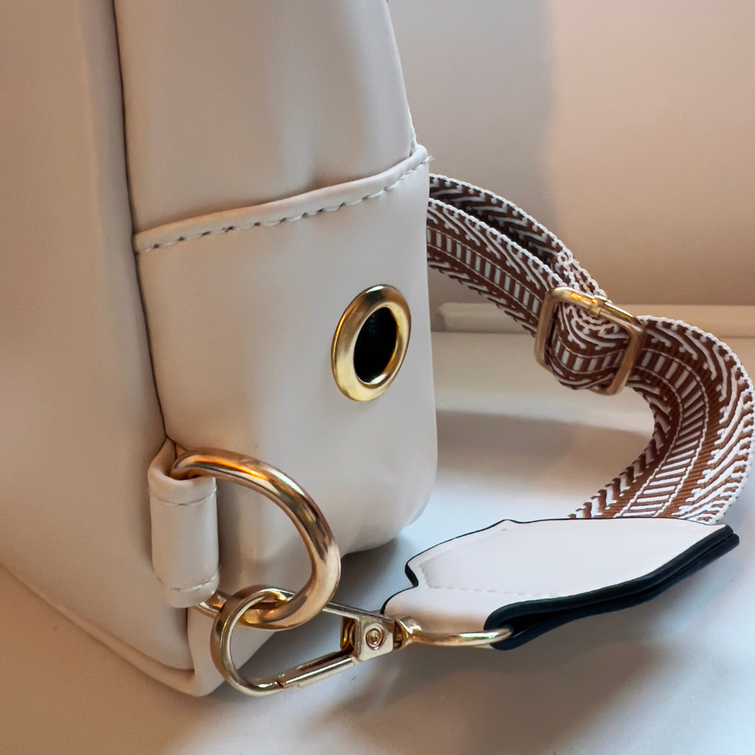 Dog walking bag with built-in poo bag dispenser